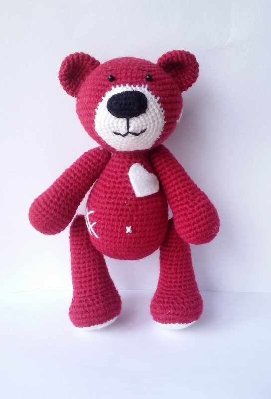 Bear with Heart amigurumi crochet pattern. DIY handmade toy.
