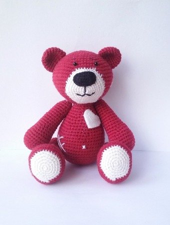Bear with Heart amigurumi crochet pattern. DIY handmade toy.