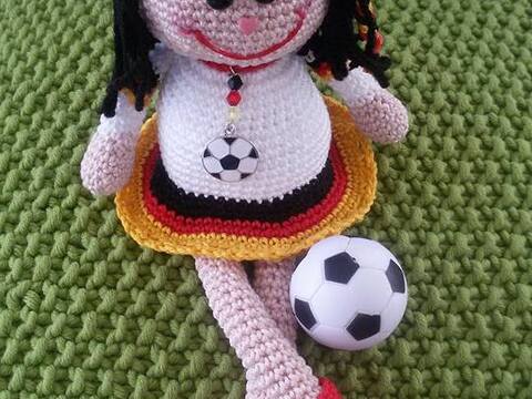 Häkelanleitung Fußball - Mädel