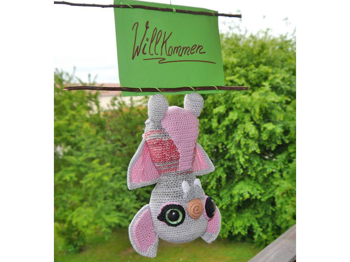 Fledermaus Rosalia von und zu Zähnchen - Häkelanleitung