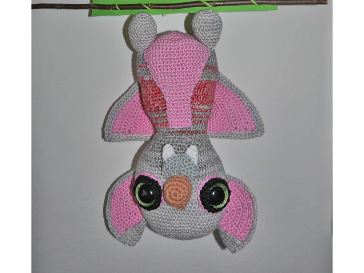 Fledermaus Rosalia von und zu Zähnchen - Häkelanleitung