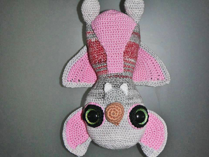 Fledermaus Rosalia von und zu Zähnchen - Häkelanleitung