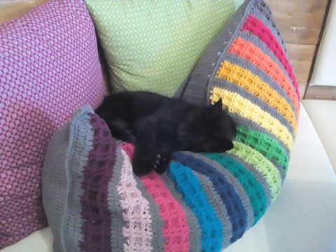 Häkelanleitung für Kissen SMILE // Regenbogenfarben - Bild 2