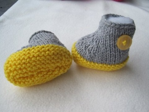 Strickanleitung Babyschuhe Grau Gelb- ohne Nadelspiel- von 0-6 Monate tragbar, perfekt für Anfänger