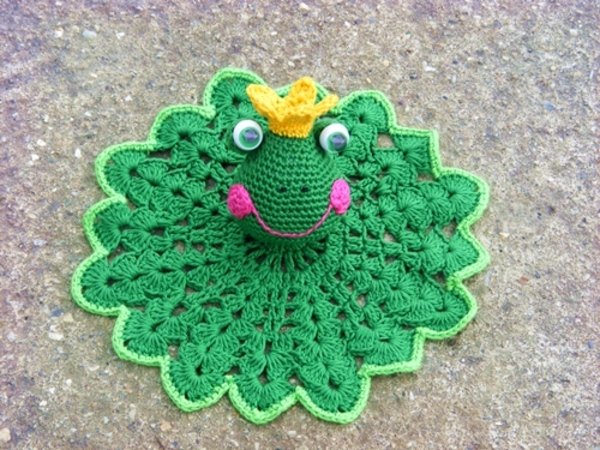 Crochet Frog snuggle pattern