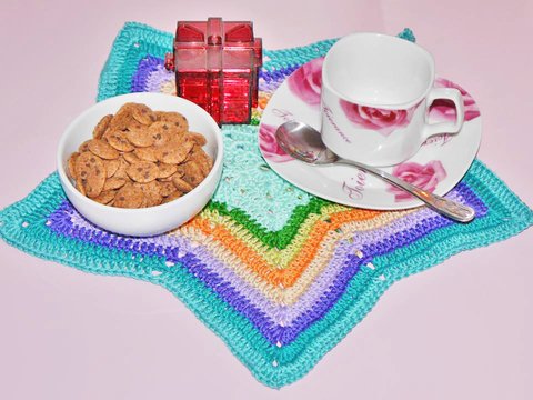 bunte Tischdecke zum Häkeln - Wollreste verwerten