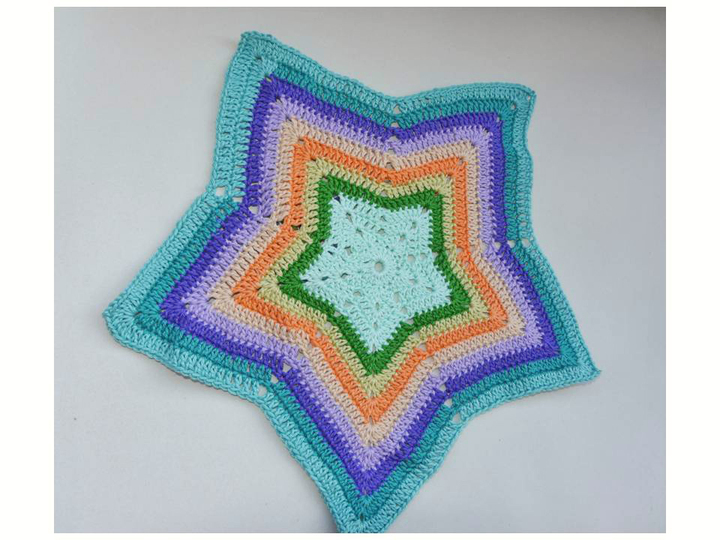 bunte Tischdecke zum Häkeln - Wollreste verwerten