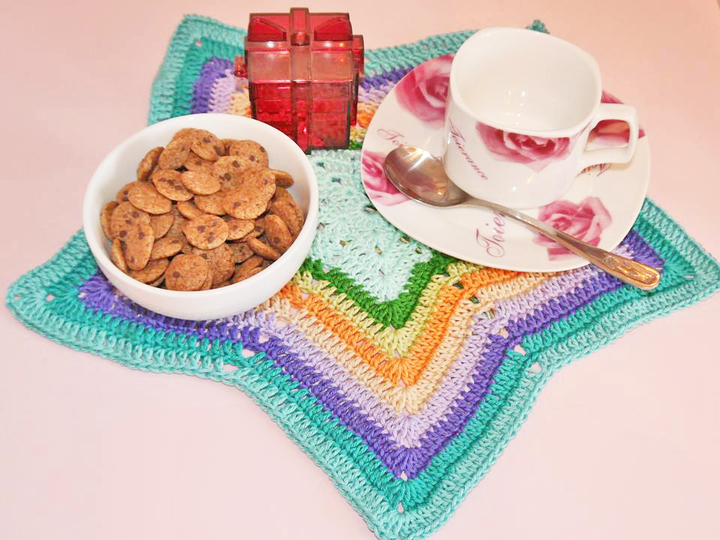 bunte Tischdecke zum Häkeln - Wollreste verwerten