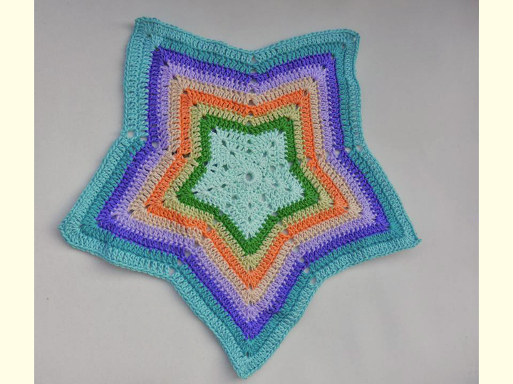 bunte Tischdecke zum Häkeln - Wollreste verwerten