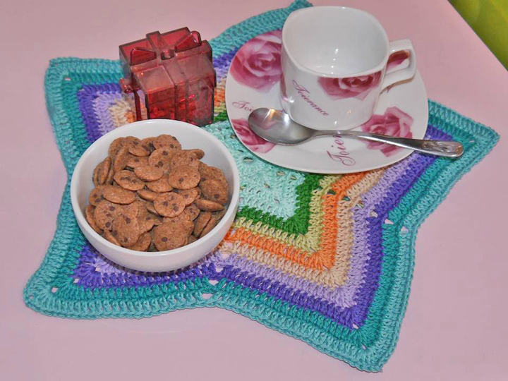 bunte Tischdecke zum Häkeln - Wollreste verwerten