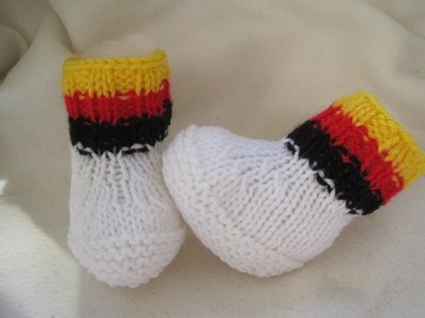 Strickanleitung  Babyschuhe ohne Nadelspiel- von 0-6 Monate tragbar, perfekt für Anfänger