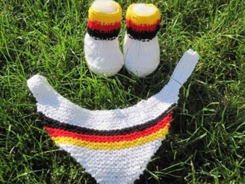 Strickanleitung Babyschühchen und Babytuch im Set, ohne Nadelspiel, für Babys von 0-8 Monaten, Sohlenlänge 10-11 cm