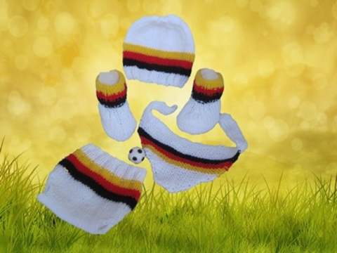 Strickanleitung Babymütze, Babytuch, Babyschühchen und Babyhöschen- alles ohne Nadelspiel