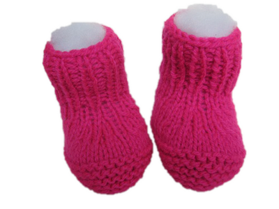 Strickanleitung für 2 Paar Babyschuhe, tragbar von 0-4 Monaten und gestrickt mit normalen Nadeln! 