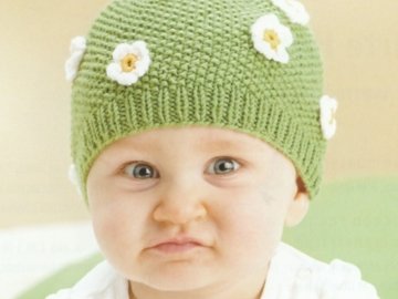 Strickanleitung Kindermütze „sonniges Gänseblümchen“, Kleines Tausendschön für süße Köpfchen