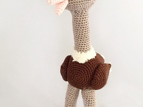 Strauß Amigurumi Häkelanleitung in German (Deutsch), Englisch und Niederländisch mit Bildern beschrieben