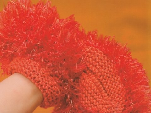 Strickanleitung Schühchen „Wuschelig und farbenfroh“ für Outfits im Trend