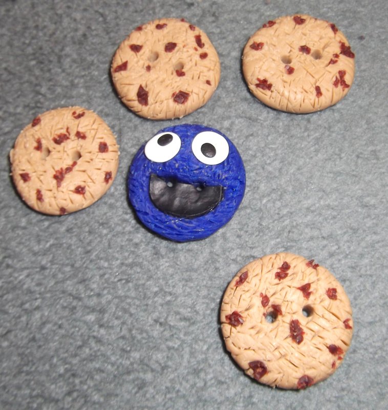 Handgearbeitete Monster- und Keksknöpfe