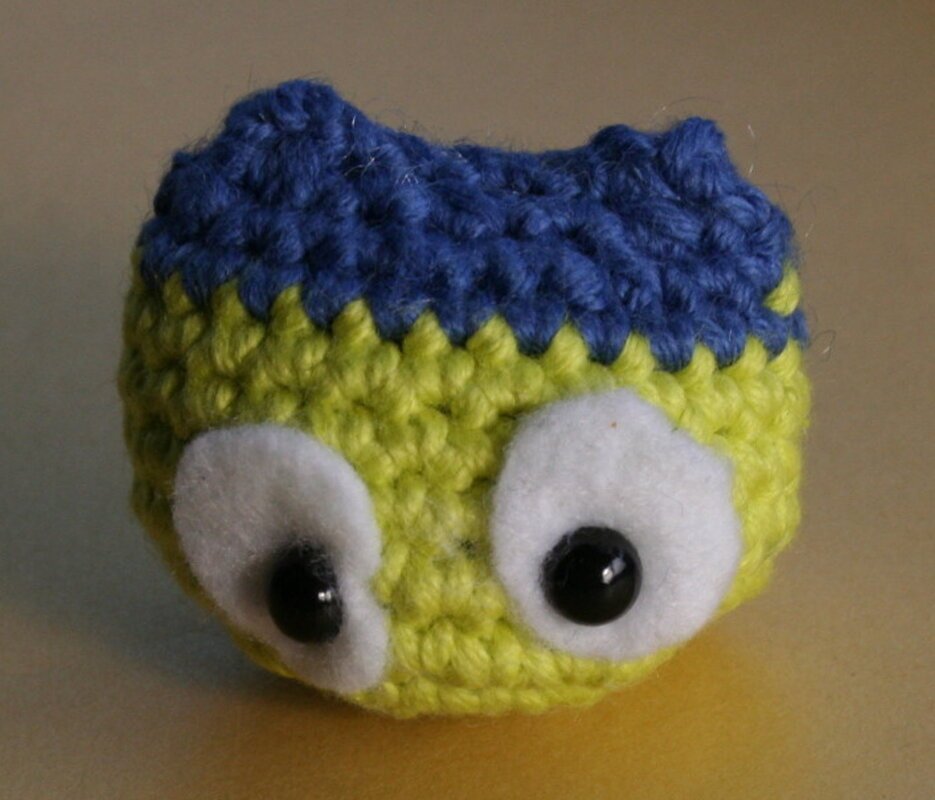 winzige Eule Huhuuu als Schlüsselanhänger oder Deko für Wollreste