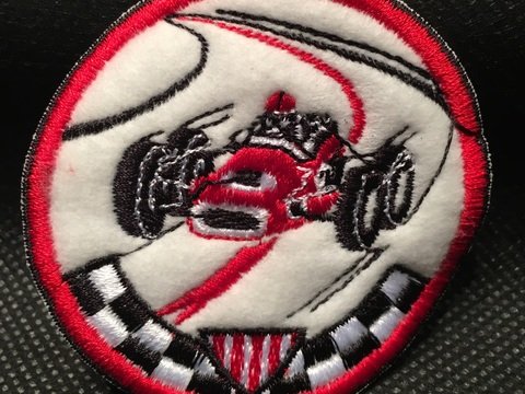 Stickdatei Doodle Rennwagen Patch 6.7cm alle Formate Rahmen 10x10cm