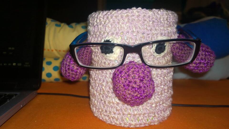 Häkelanleitung - Brillenhalterhund - Utensilo - Platz für die Brille, nie wieder suchen ;-)