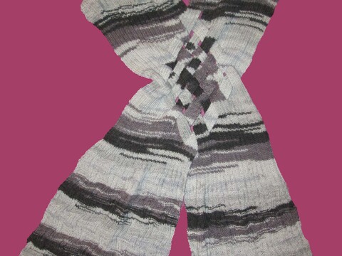 gestrickter geflochtener Kapuzen-Schal im Castello-Muster 