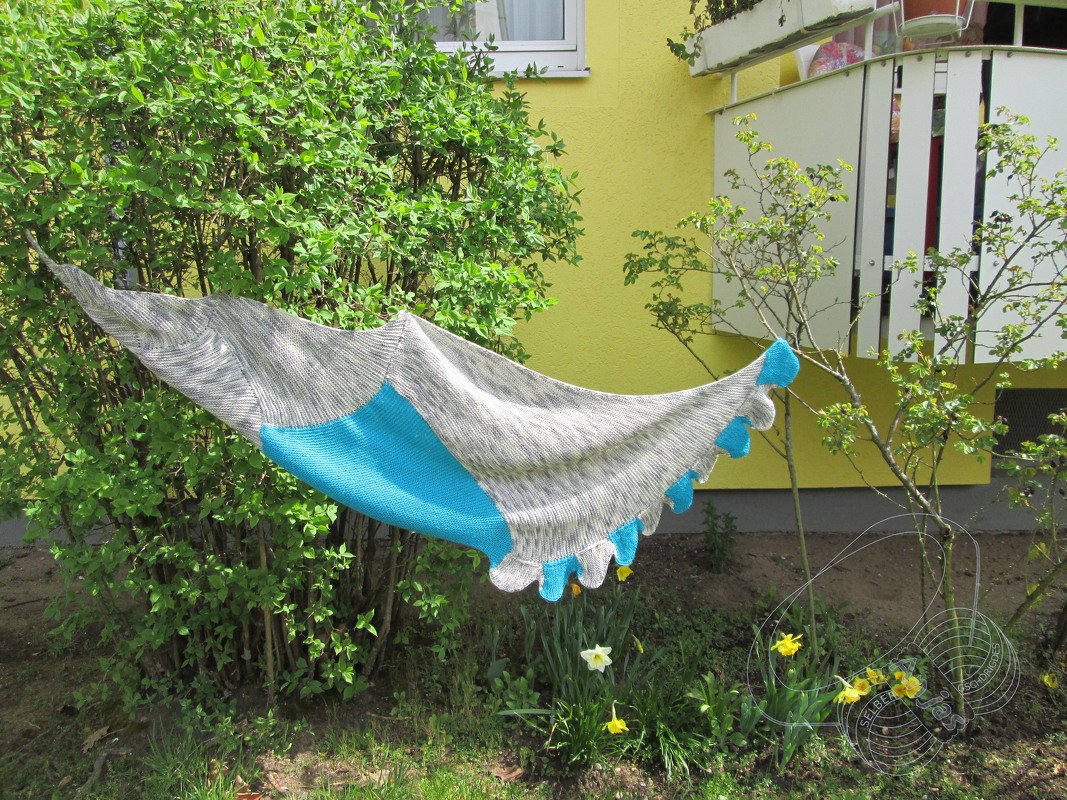 gestricktes Tuch " Frühlingswalzer" - Bild 5