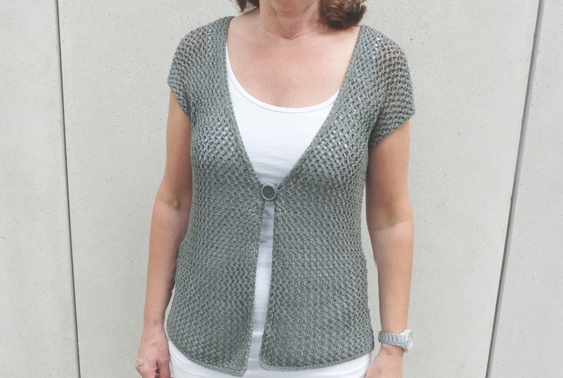 Kurzarmweste mit Lochmuster, Strickanleitung Größe S, M, L   