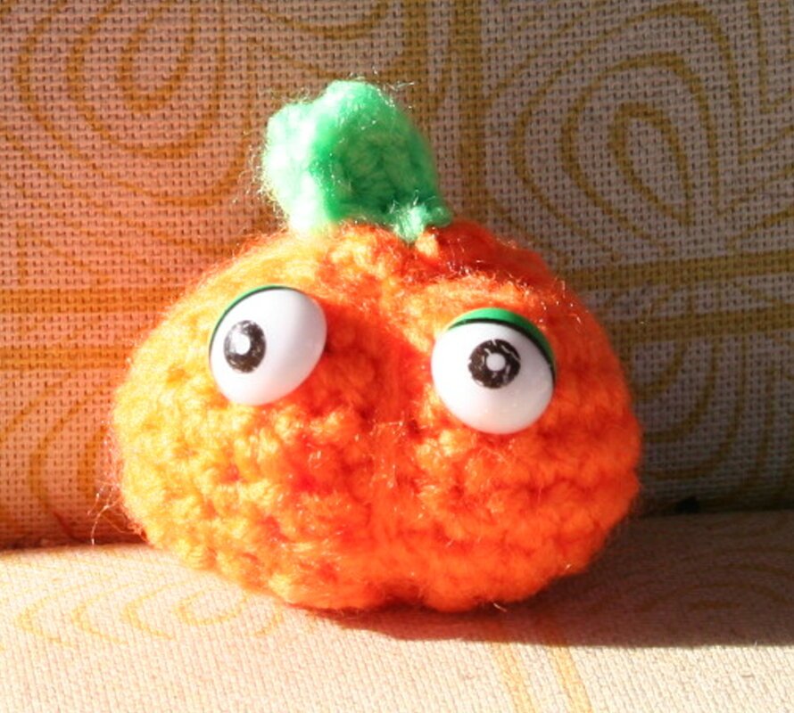 Minikürbis auch als Schlüsselanhänger geeignet, Halloween, Streudeko