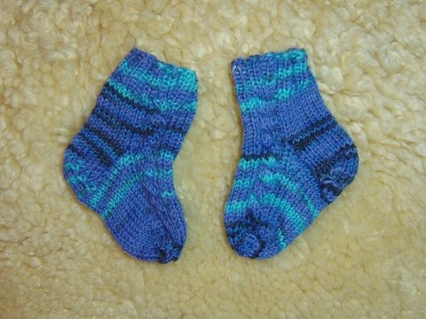 Strickanleitung Baby-Sockerl mit Zopf