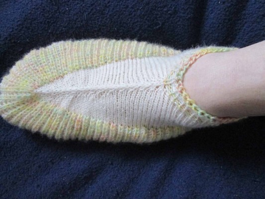 Bettsocken oder Sofaschuhe wie meine Oma sie schon gestrickt hat.