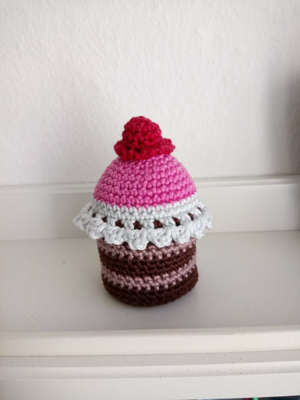 gehäkelte bunte Cupcakes