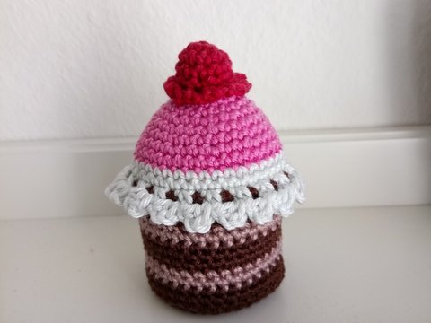 gehäkelte bunte Cupcakes