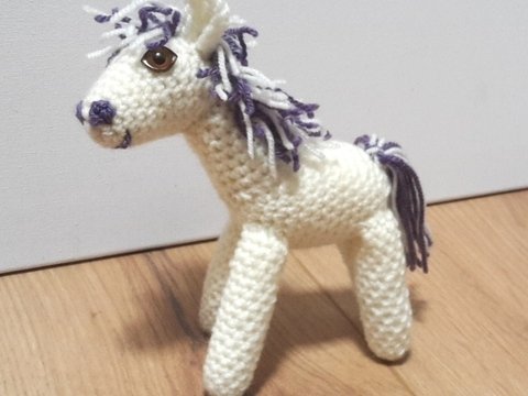 Häkelanleitung für kleines Pferd "Lucy"