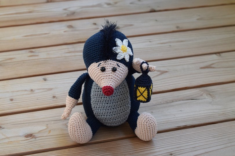 Haekelicious Maulwurf mit Erdhügel, Blume und Laterne