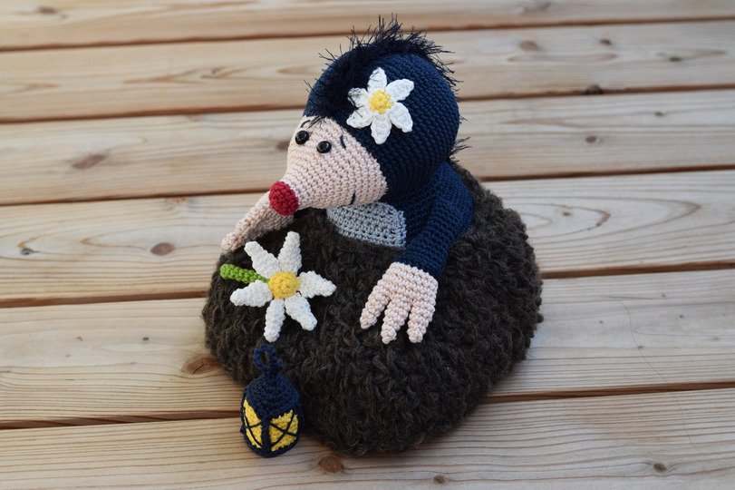 Haekelicious Maulwurf mit Erdhügel, Blume und Laterne
