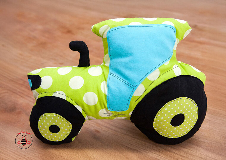 Traktor-Kuschelkissen "Tom" (Nähanleitung und Schnittmuster)