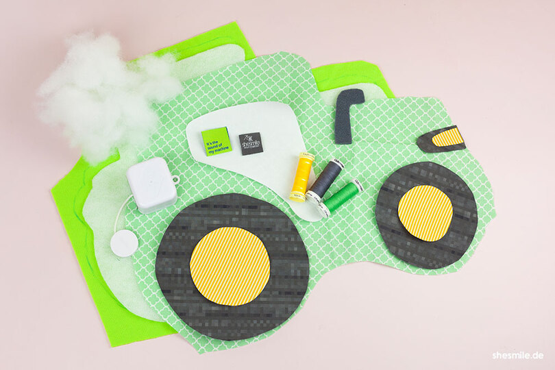 Traktor-Kuschelkissen "Tom" (Nähanleitung und Schnittmuster)