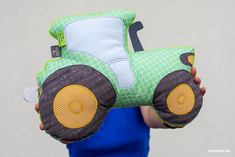 Traktor-Kuschelkissen "Tom" (Nähanleitung und Schnittmuster)