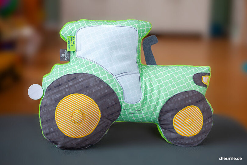 Traktor-Kuschelkissen "Tom" (Nähanleitung und Schnittmuster)