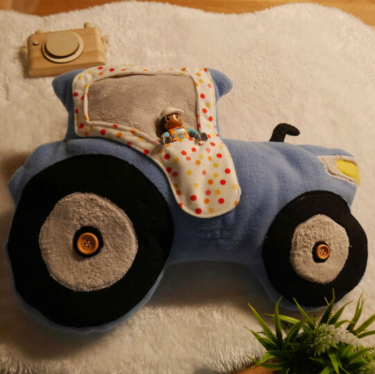 Traktor-Kuschelkissen "Tom" (Nähanleitung und Schnittmuster)