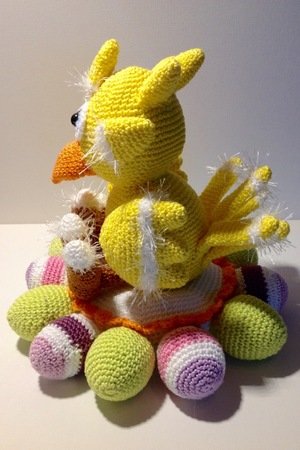 Dotti the sweet Easter Chicken - Free Crochet Pattern english