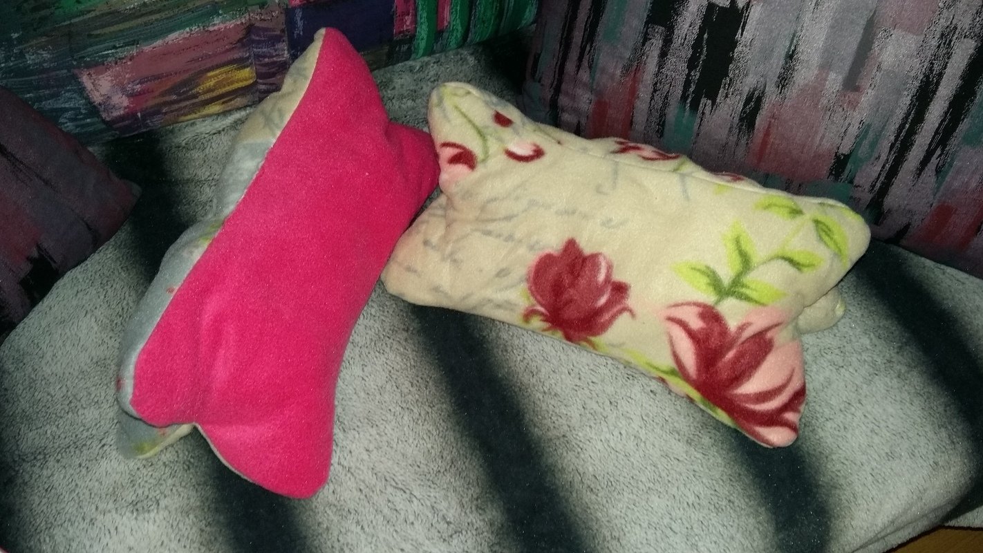 Knochenkissen und  Lesekissen 