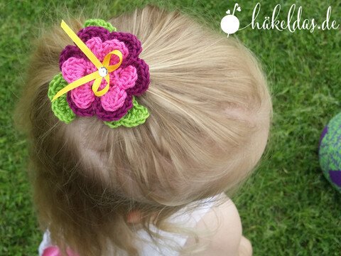 Haarschmuck - Häkelblumen als Haargummi