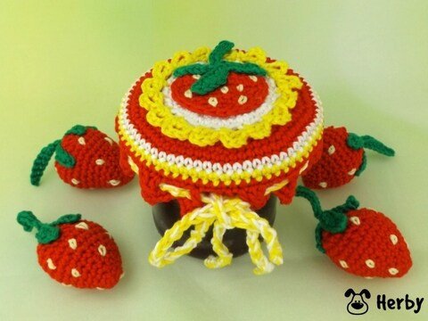 Häkelanleitung: Hübscher Marmeladenglasdeckel mit Erdbeeren