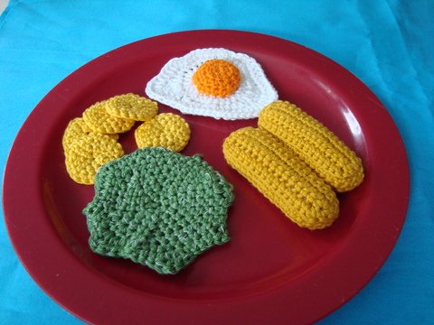 Häkelanleitung Menü mit Rahmspinat, Fischstäbchen, Kartoffeln und Spiegelei