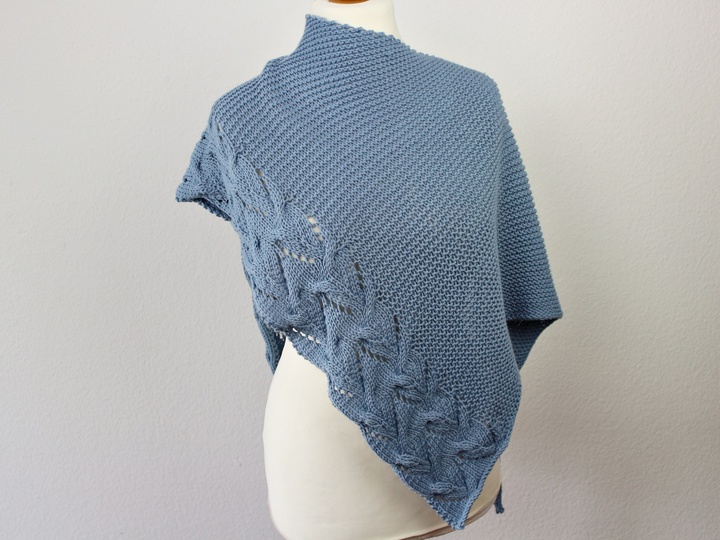 Strickanleitung Dreieckstuch einfach mit Loch- und Zopfmuster PDF Download