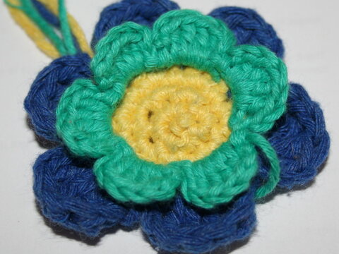 7 verschiedene Gänseblümchen mit Blättern, Applikationen für Taschen, Schuhe, Haarbänder etc.