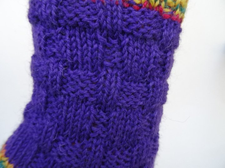 Strickanleitung für Socken im Korbmuster für Gr. 36/37