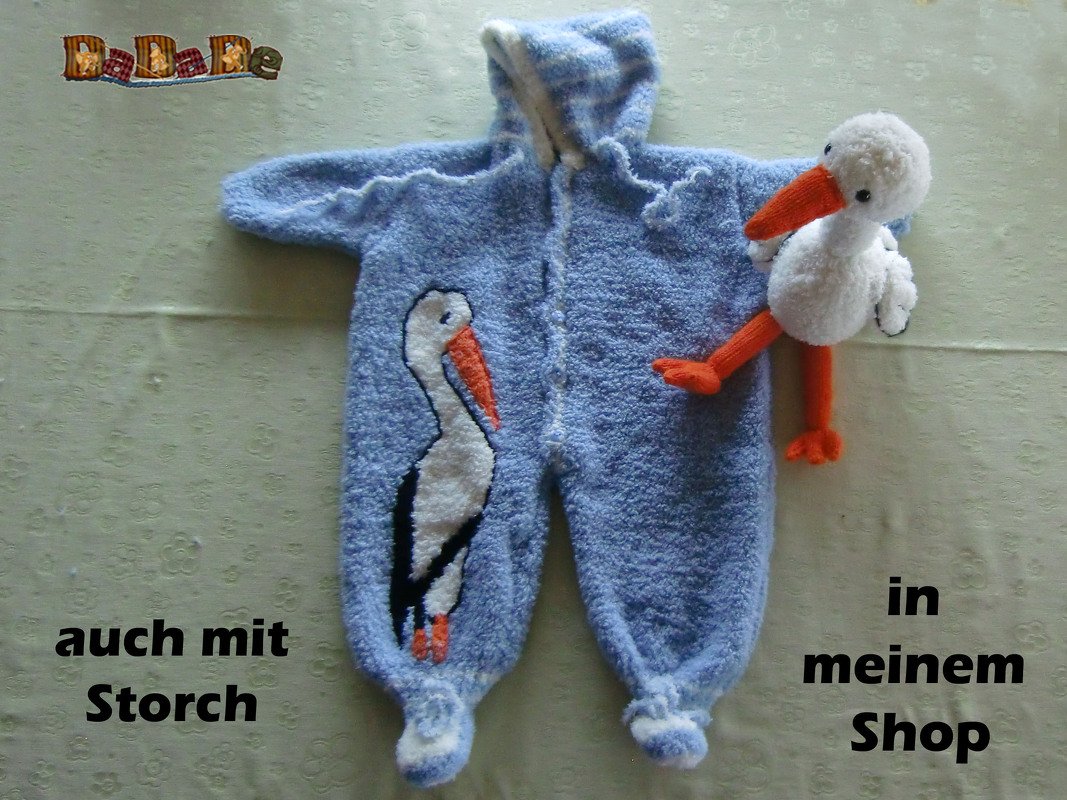 Baby-Anzug mit eingestricktem Storch Gr.68, das Tauf-Geschenk, Strickanleitung von DaDaDe - Bild 2